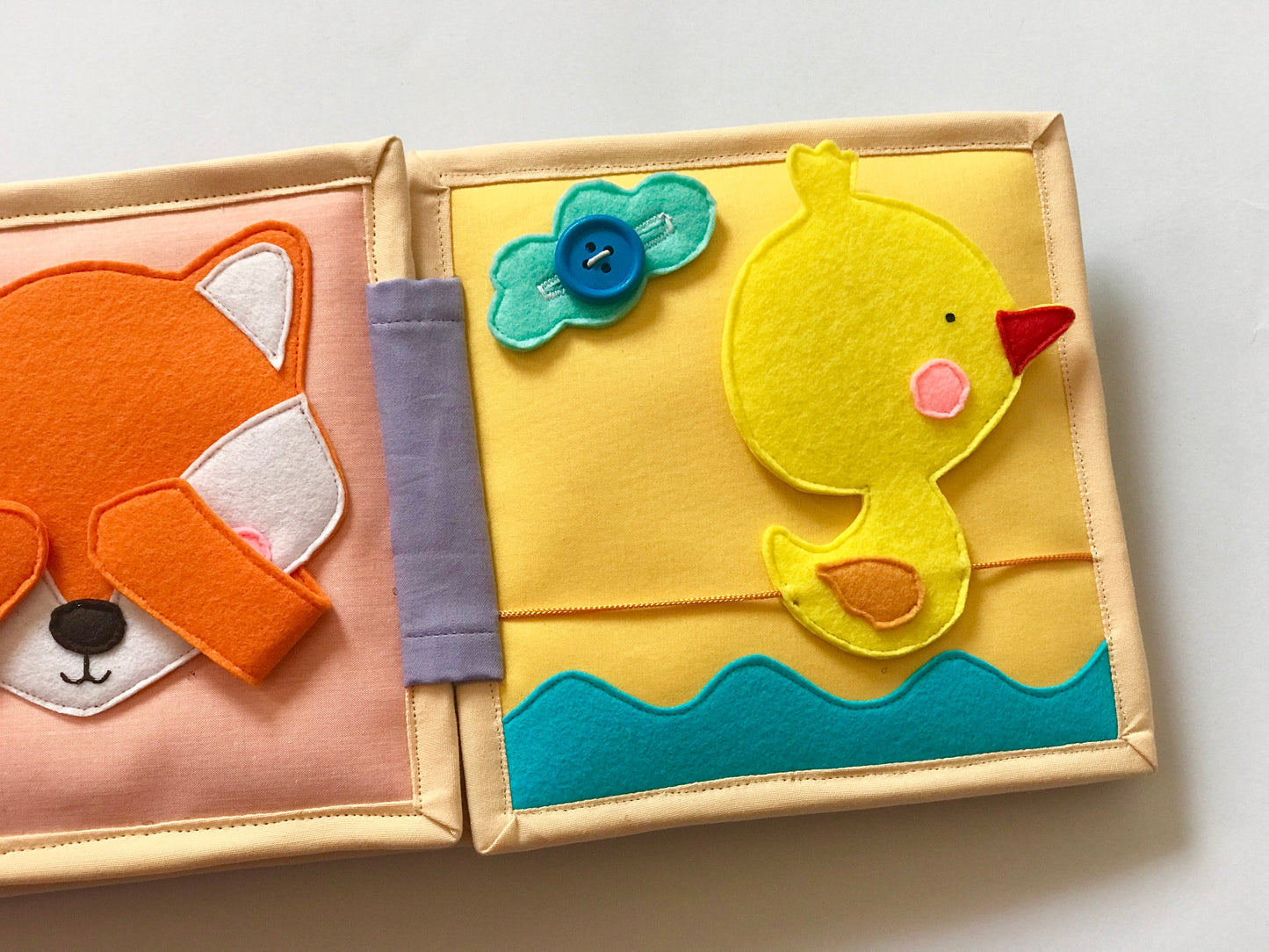Quiet Book - Regenbogen Mini