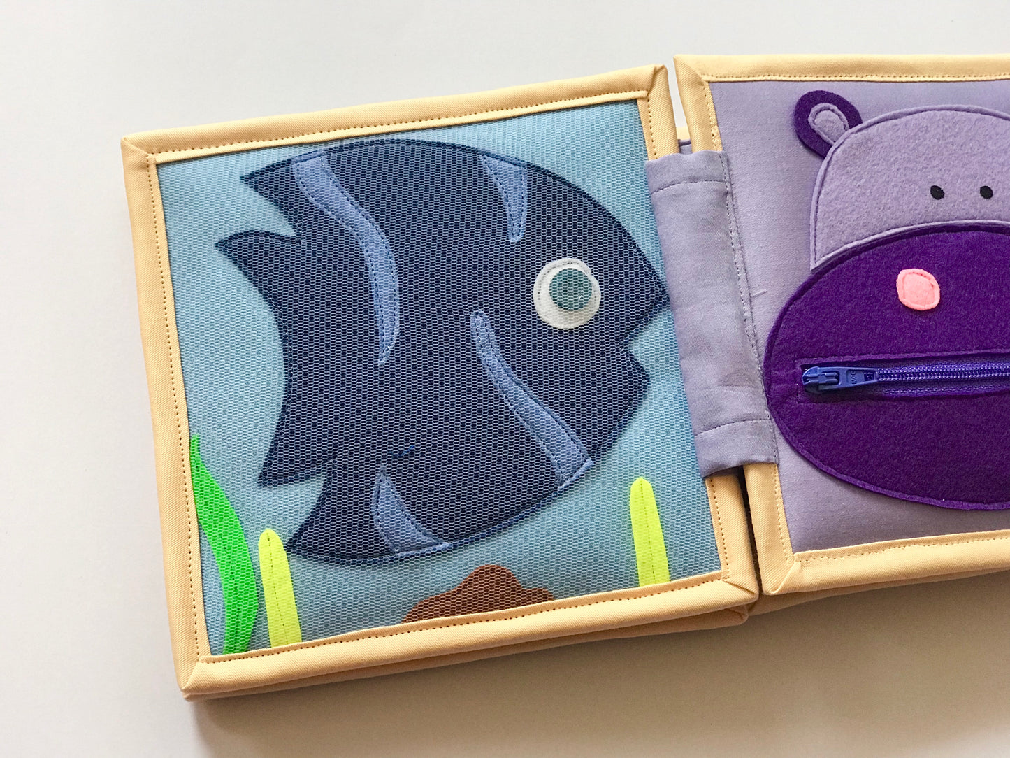 Quiet Book - Regenbogen Mini