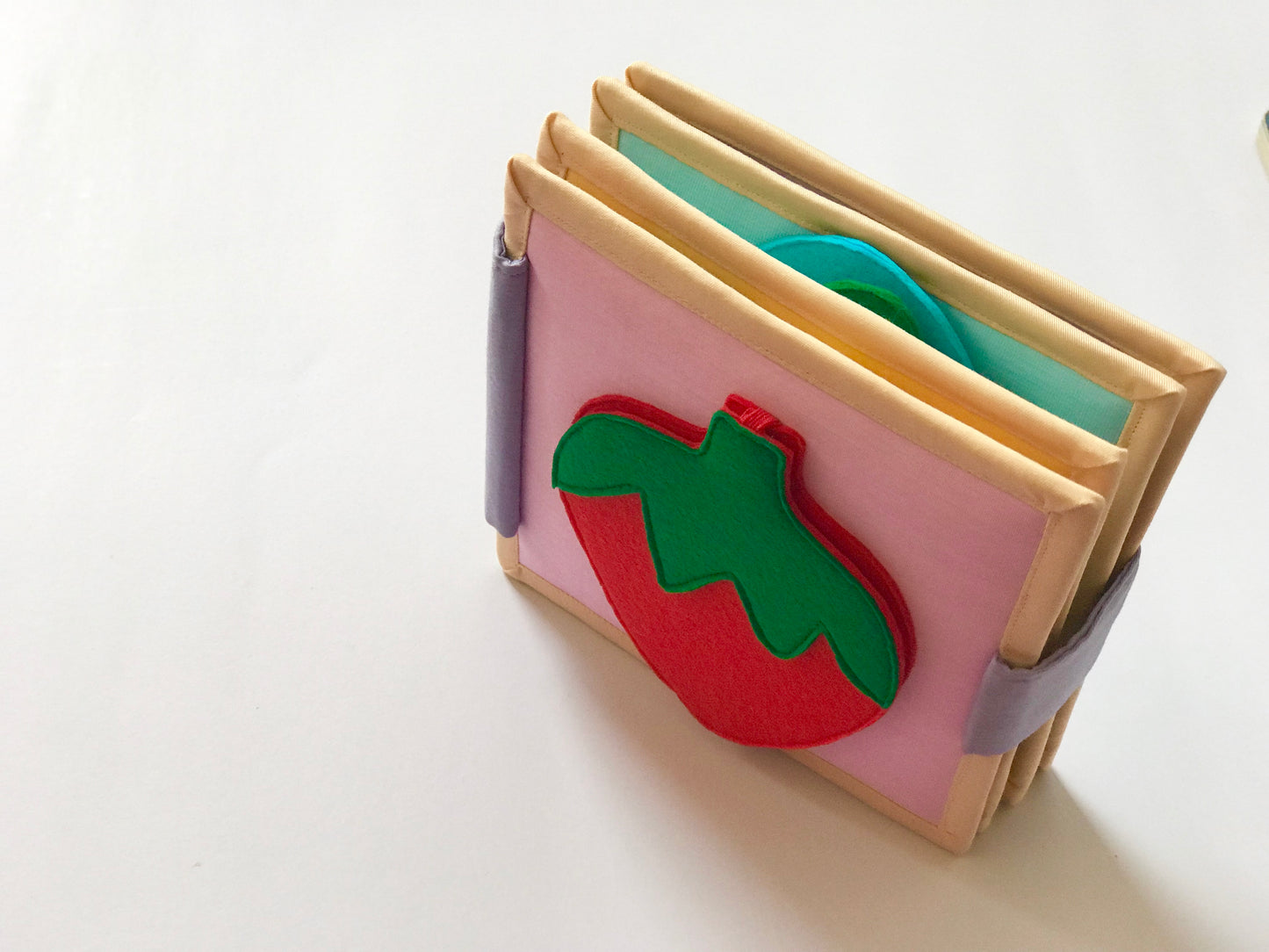 Quiet Book - Regenbogen Mini